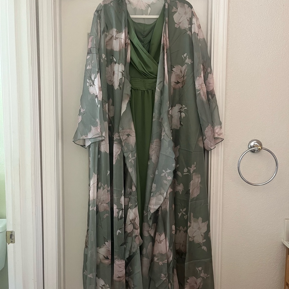Elegant Green Floral Midi Dress